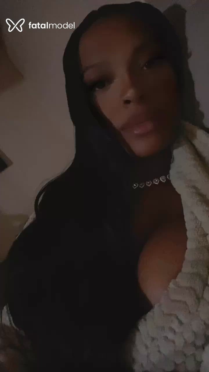 Acompanhante mulher com cabelo castanho de olhos castanhos - Mayara Fernandes