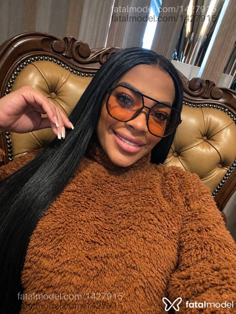 Acompanhante mulher com cabelo castanho de olhos castanhos - Mayara Fernandes