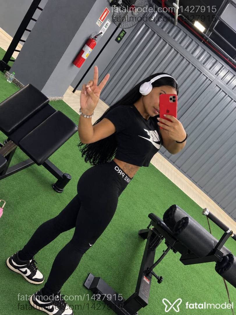 Acompanhante mulher com cabelo castanho de olhos castanhos - Mayara Fernandes