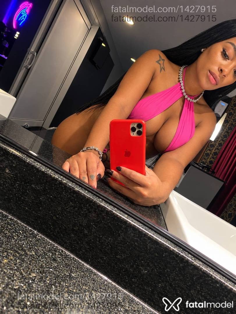 Acompanhante mulher com cabelo castanho de olhos castanhos - Mayara Fernandes