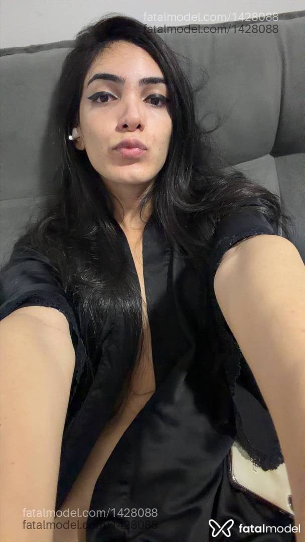 Acompanhante mulher trans morena (o) de olhos castanhos - Hanne Martins