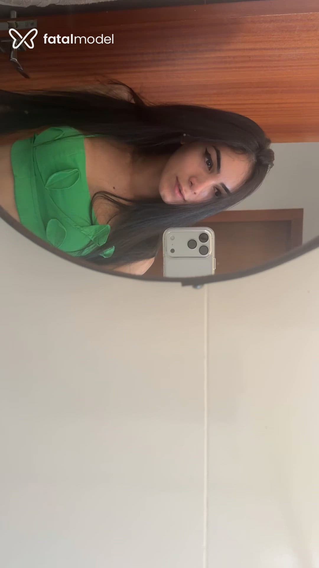 Acompanhante mulher trans morena (o) de olhos castanhos - Hanne Martins