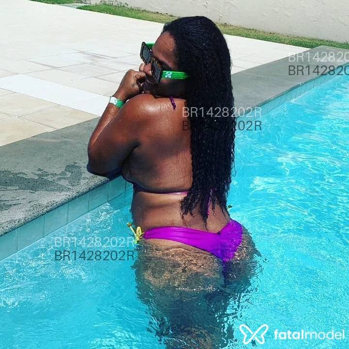 Acompanhante mulher com cabelo castanho de olhos castanhos em Serra Acompanhante mulher com cabelo castanho de olhos castanhos em Serra - Morena
