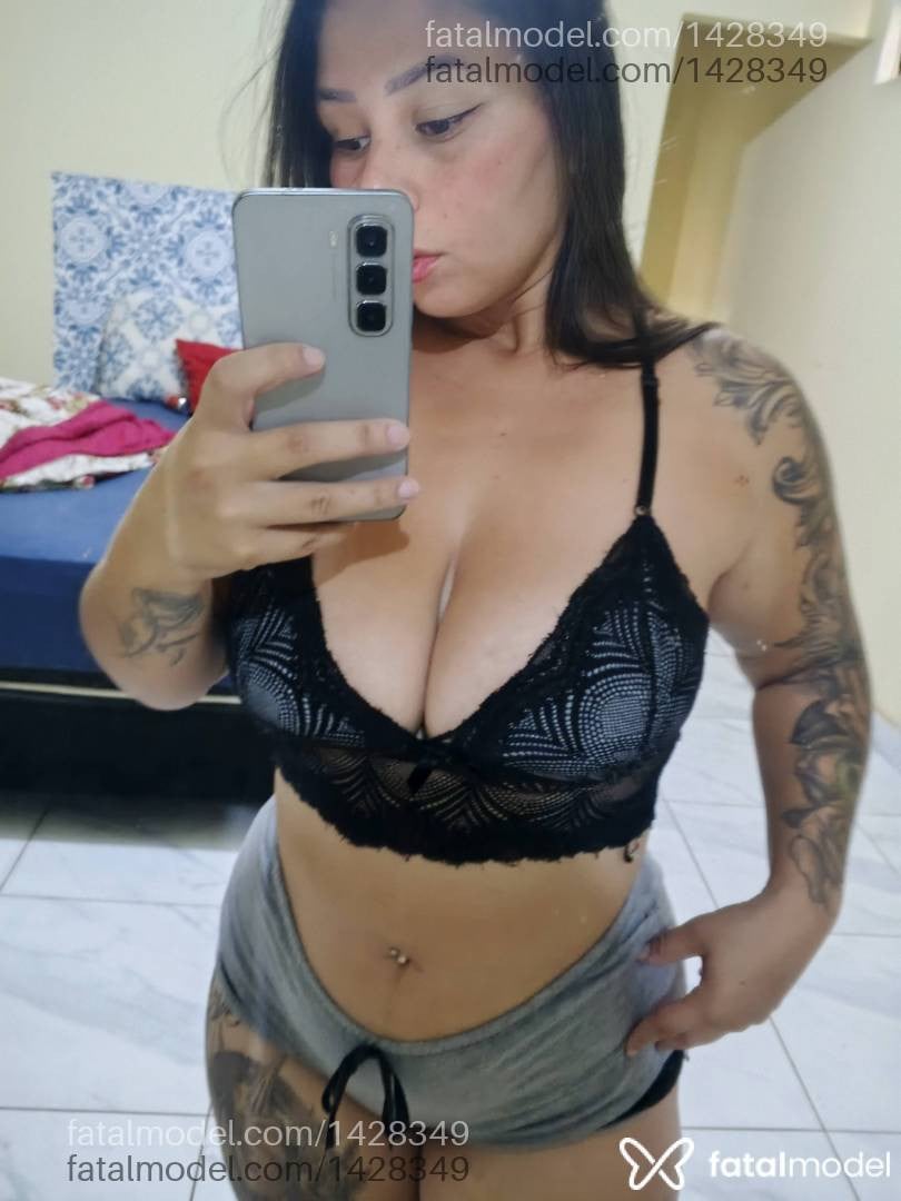 Acompanhante mulher com cabelo castanho de olhos castanhos - Lara santos