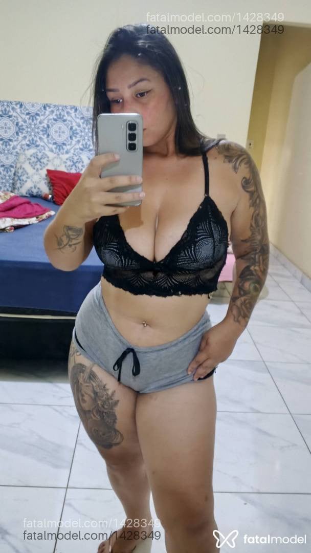 Acompanhante mulher com cabelo castanho de olhos castanhos - Lara santos