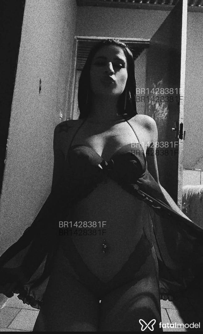 Acompanhante mulher com cabelo castanho de olhos castanhos - Camila Acompanhante mulher com cabelo castanho de olhos castanhos - Camila
