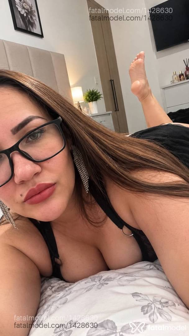 Acompanhante mulher morena (o) de olhos verdes - Priscila mel