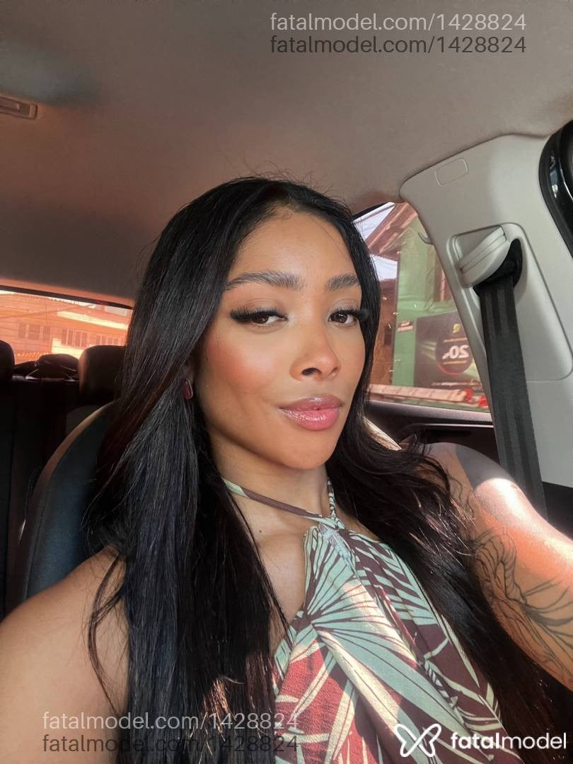 Acompanhante mulher com cabelo castanho de olhos castanhos - Bianca Barcellos