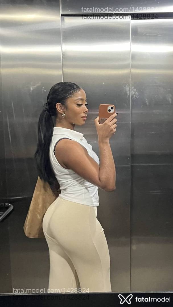 Acompanhante mulher com cabelo castanho de olhos castanhos - Bianca Barcellos