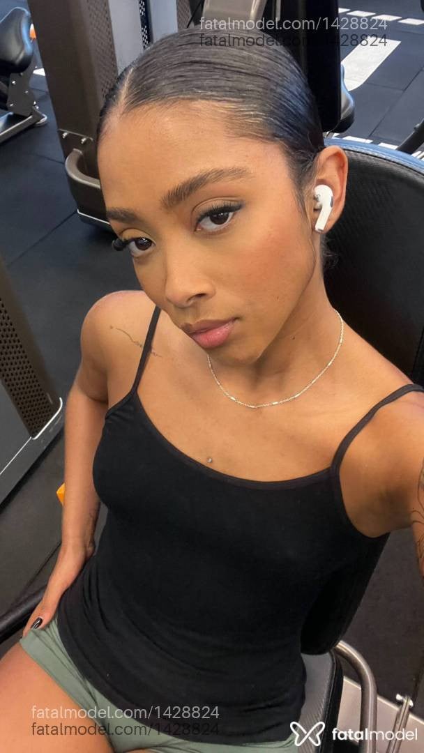 Acompanhante mulher com cabelo castanho de olhos castanhos em Capelinha Acompanhante mulher com cabelo castanho de olhos castanhos em Capelinha - Bianca Barcellos