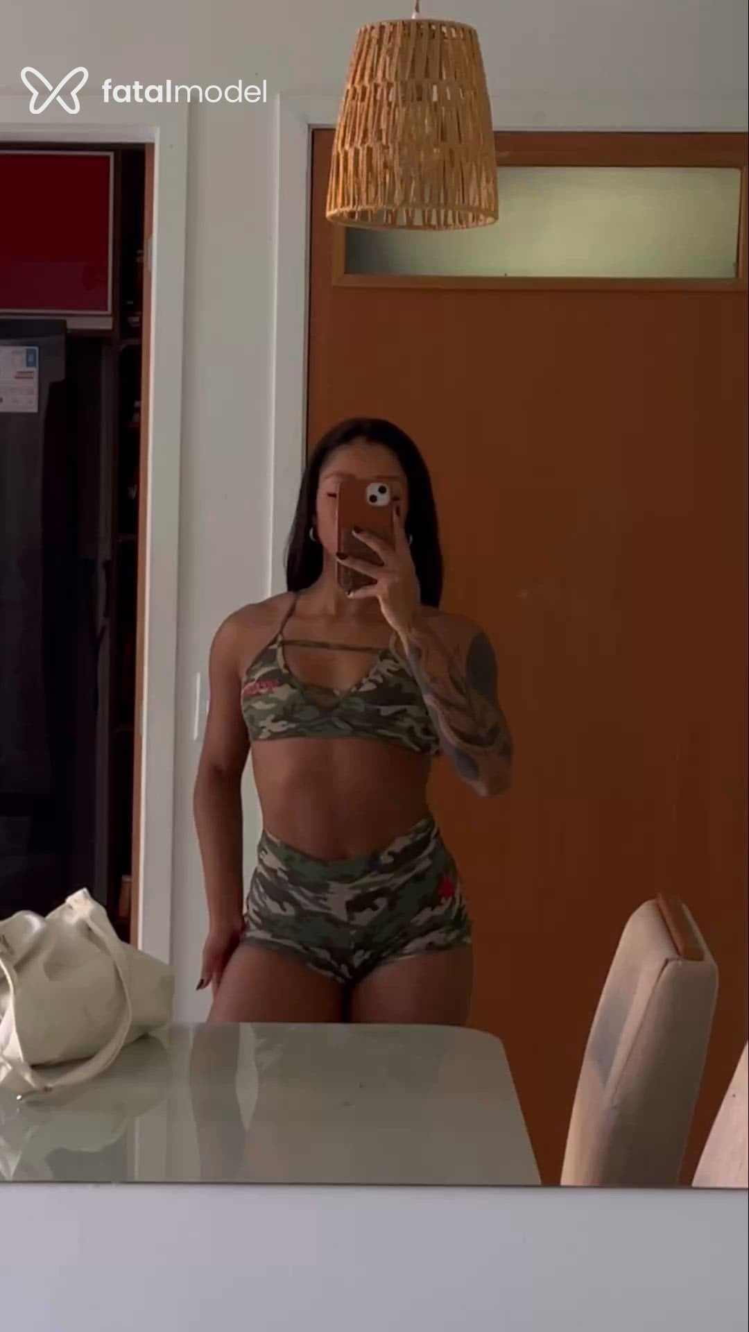 Acompanhante mulher com cabelo castanho de olhos castanhos - Bianca Barcellos