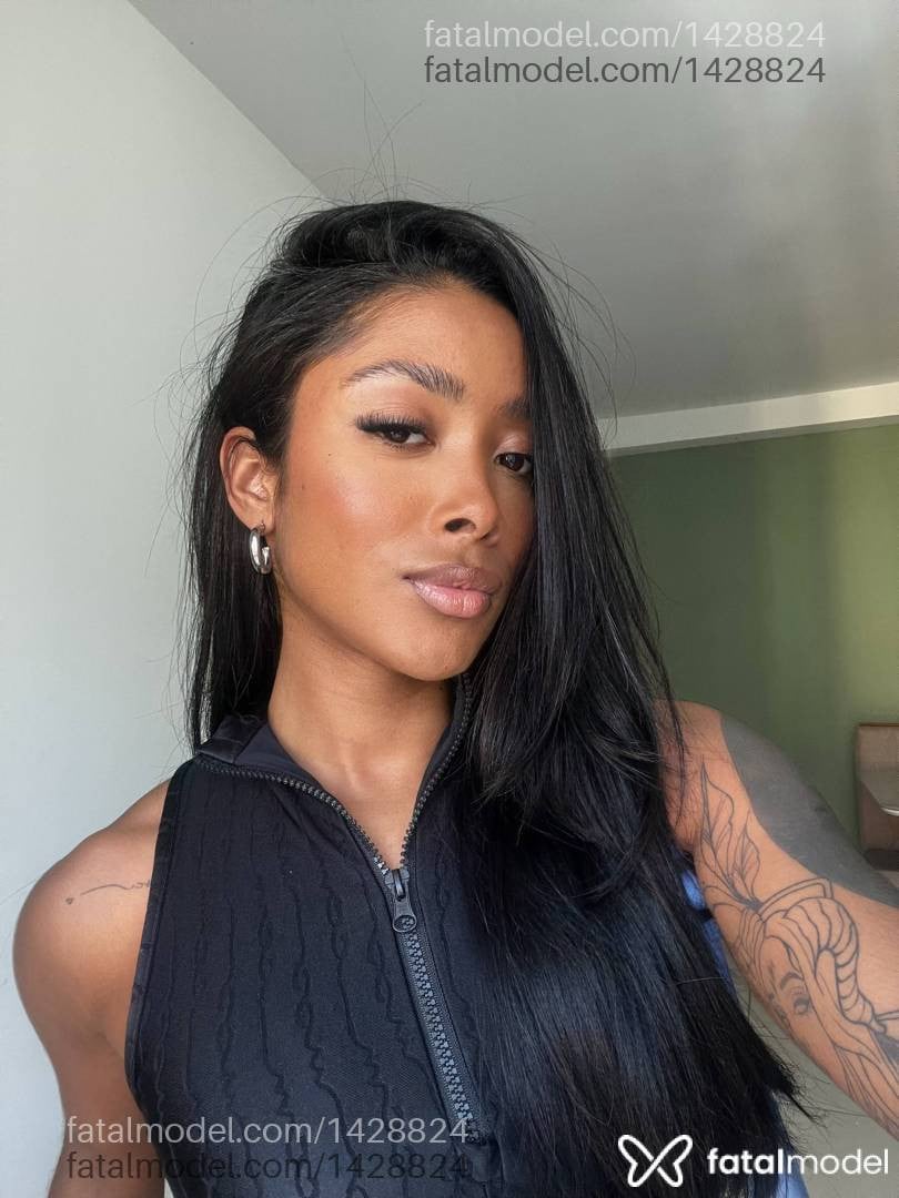 Acompanhante mulher com cabelo castanho de olhos castanhos - Bianca Barcellos