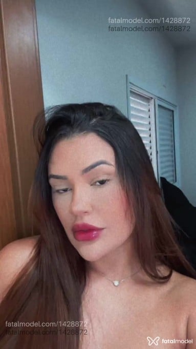 Acompanhante mulher com cabelo castanho de olhos castanhos em Uberlândia - Vívian Blosson