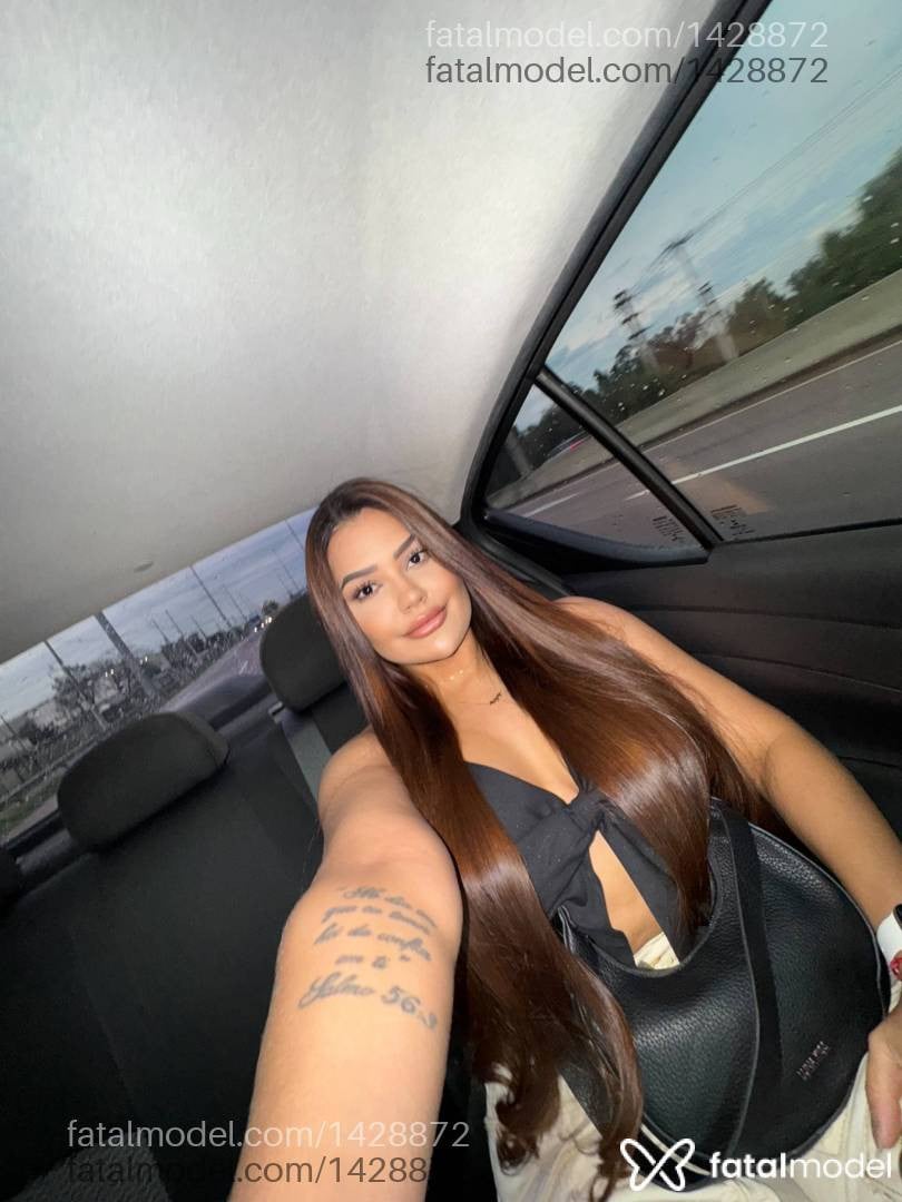 Acompanhante mulher com cabelo castanho de olhos castanhos em Uberlândia - Vívian Blosson