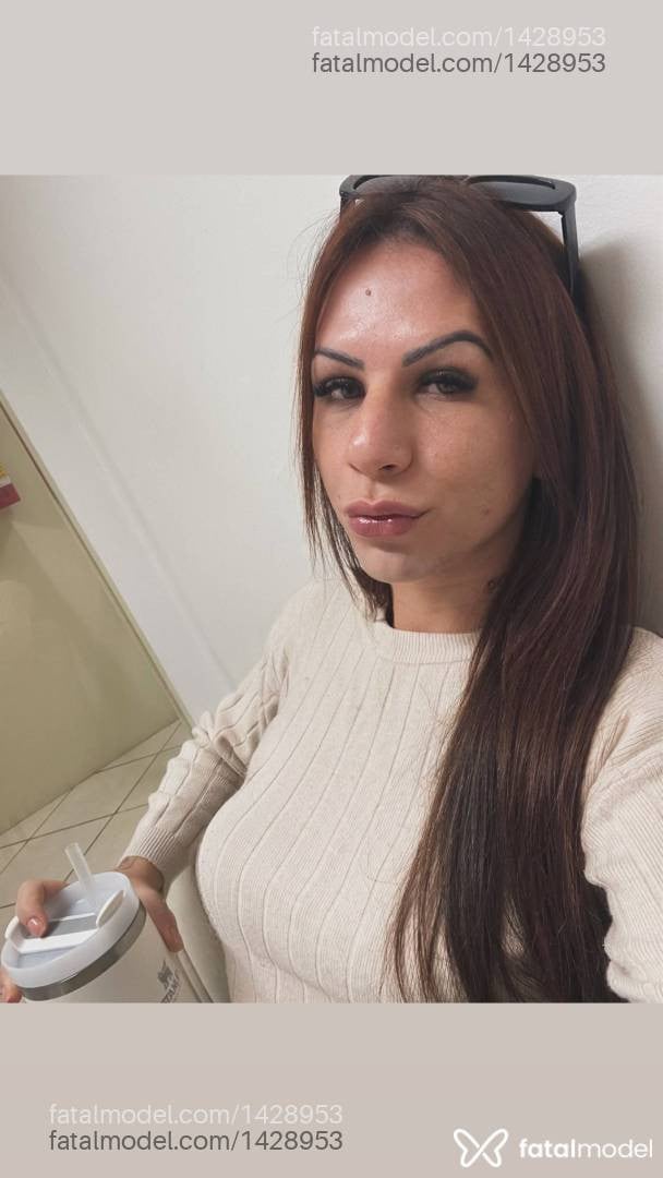 Acompanhante travesti morena (o) de olhos verdes - Jennifer Prado