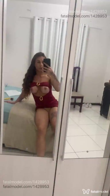 Acompanhante travesti morena (o) de olhos verdes em Capão da Canoa Acompanhante travesti morena (o) de olhos verdes em Capão da Canoa - Jennifer Prado