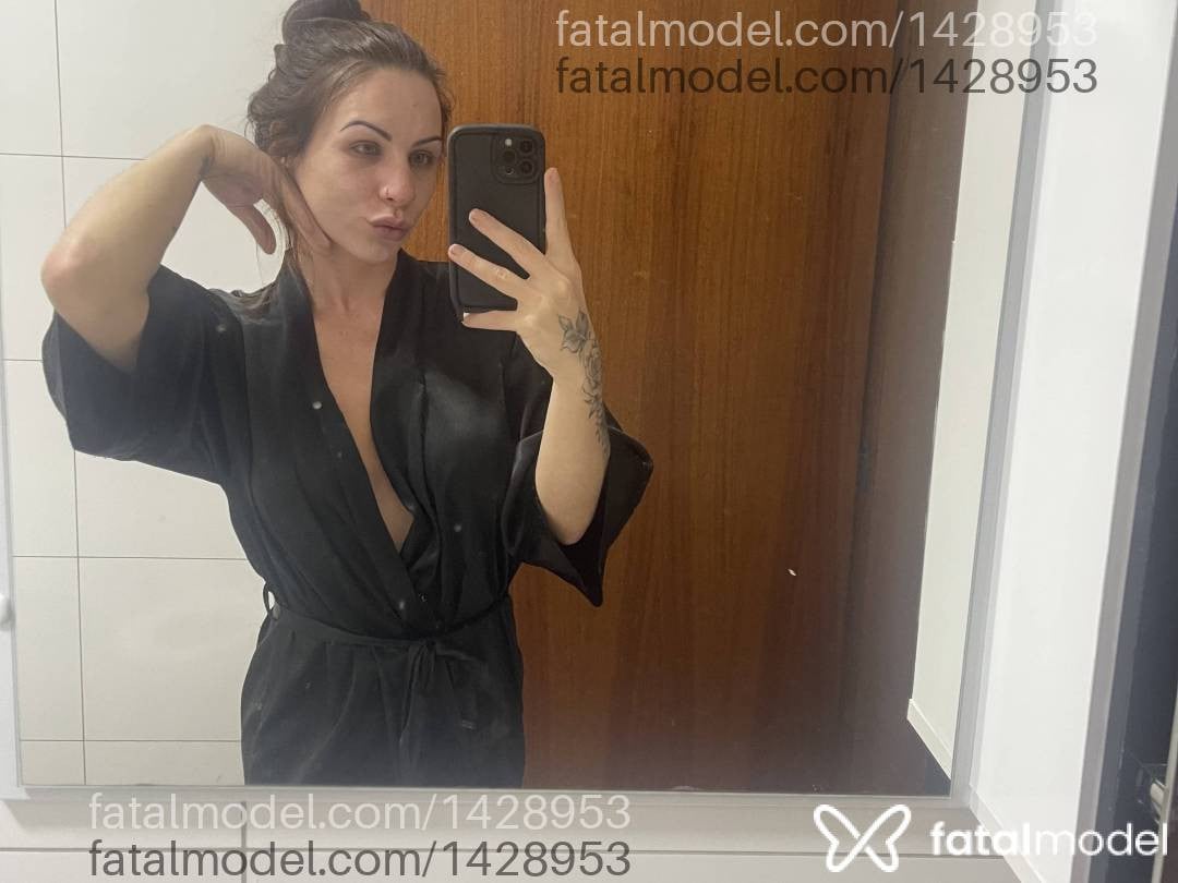 Acompanhante travesti morena (o) de olhos verdes - Jennifer Prado