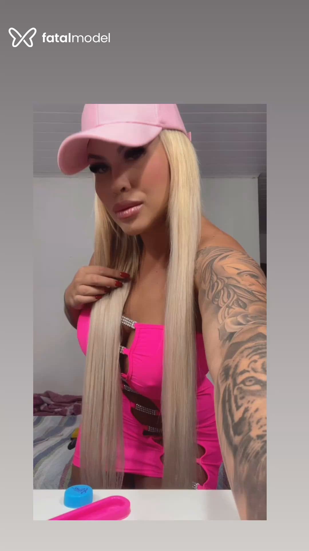 Acompanhante mulher loira (o) de olhos azuis - Bruna Surff