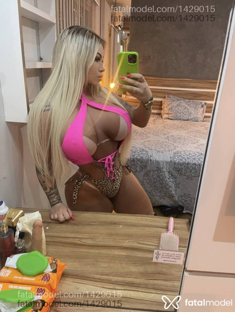 Acompanhante mulher loira (o) de olhos azuis - Bruna Surff