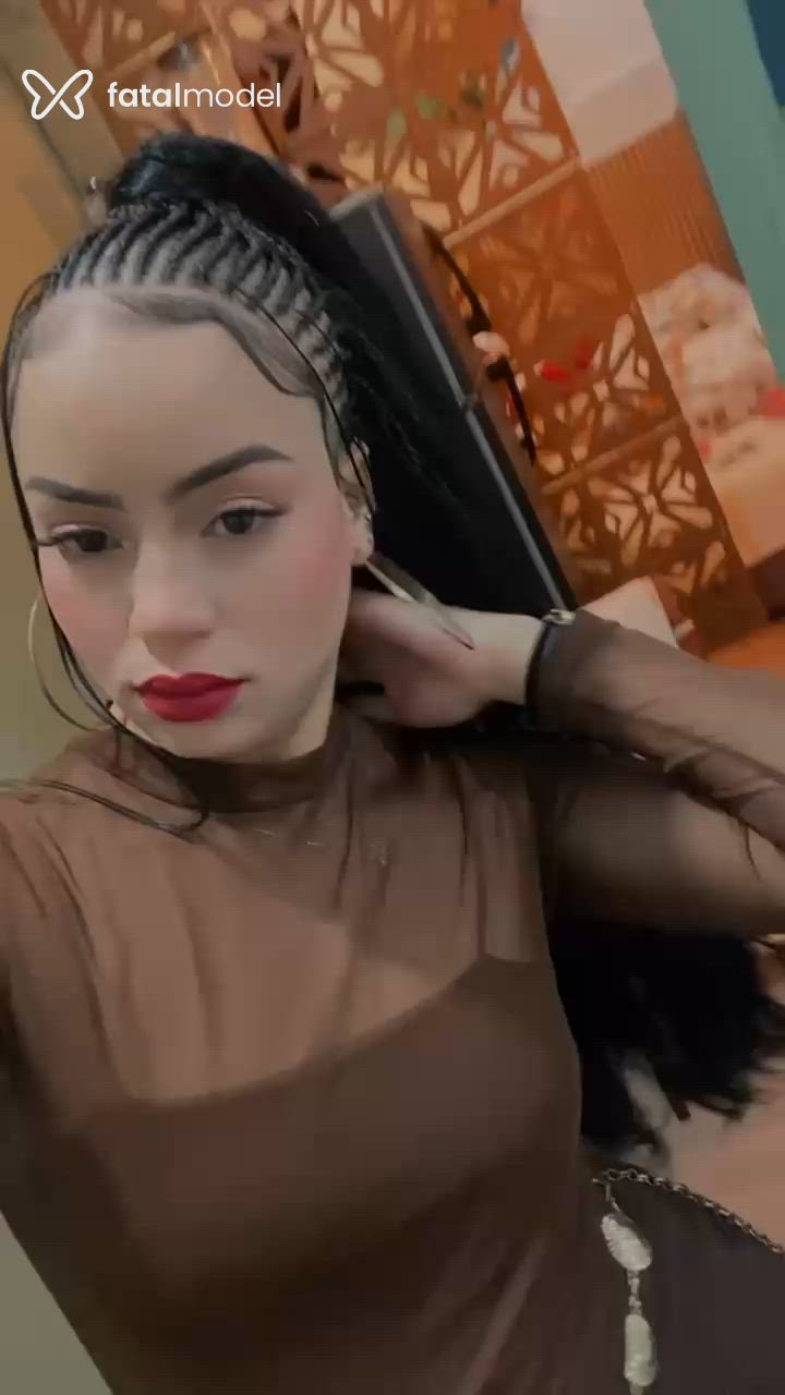 Acompanhante mulher morena (o) de olhos castanhos - Evelyn Acompanhante mulher morena (o) de olhos castanhos - Evelyn