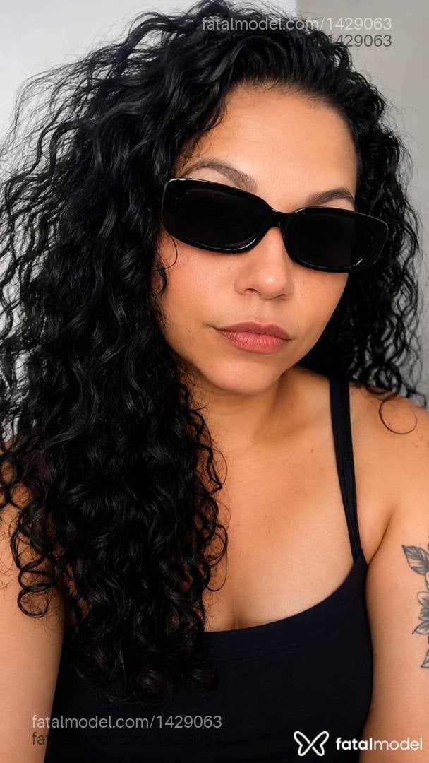 Acompanhante mulher morena (o) de olhos castanhos - Michelle Mendes