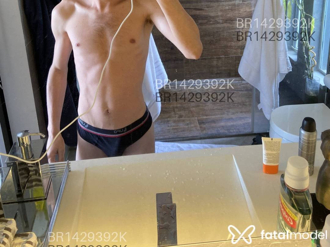 Acompanhante homem com cabelo castanho de olhos castanhos - Gabriel Acompanhante homem com cabelo castanho de olhos castanhos - Gabriel