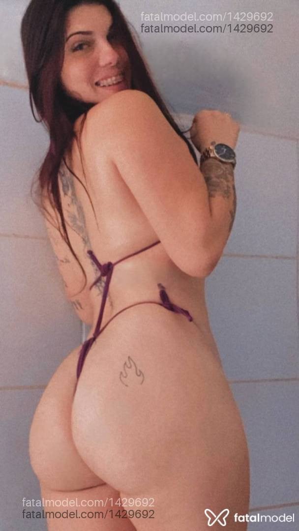 Acompanhante mulher com cabelo castanho de olhos castanhos - Mirella Santiago