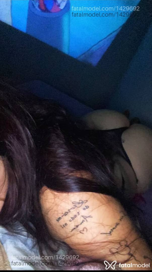 Acompanhante mulher com cabelo castanho de olhos castanhos - Mirella Santiago