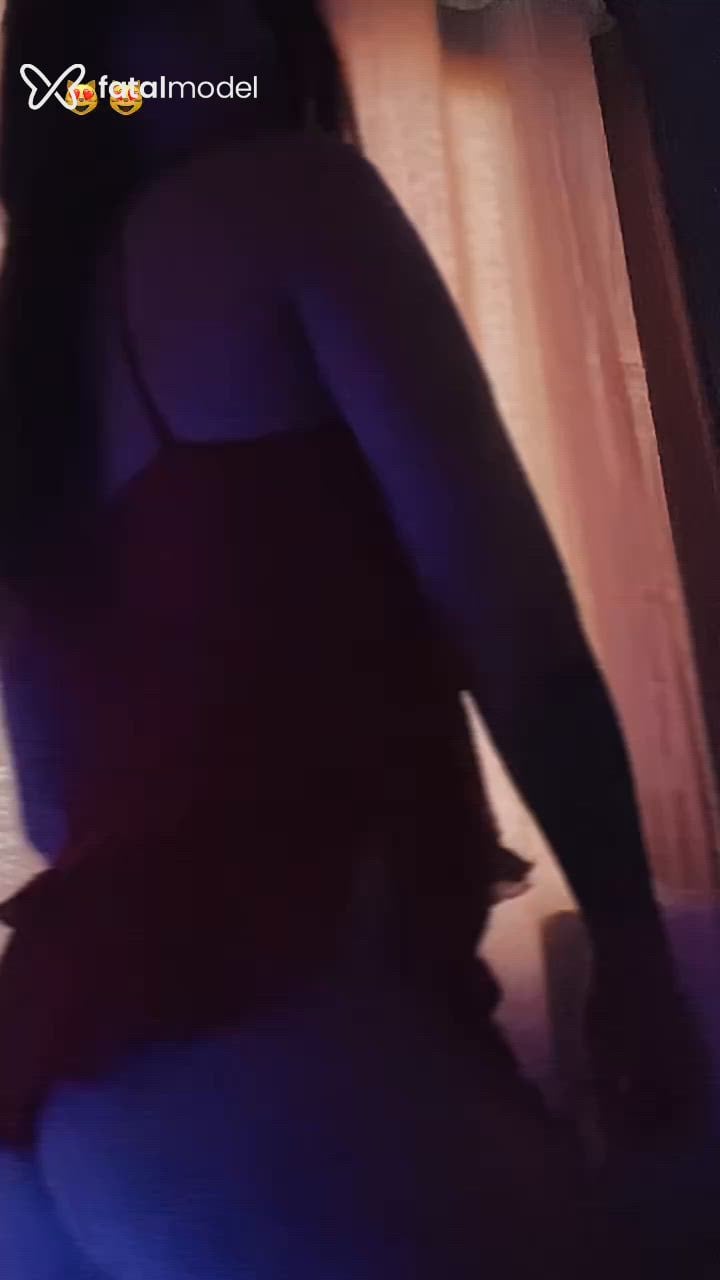 Acompanhante mulher com cabelo castanho de olhos castanhos - Mirella Santiago
