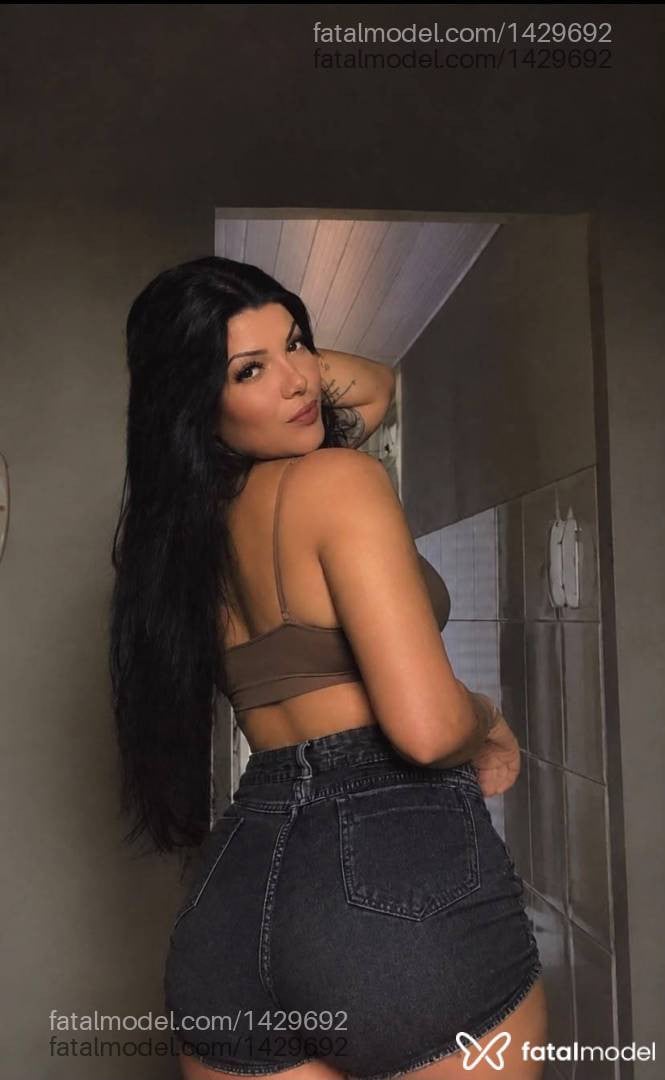 Acompanhante mulher com cabelo castanho de olhos castanhos - Mirella Santiago