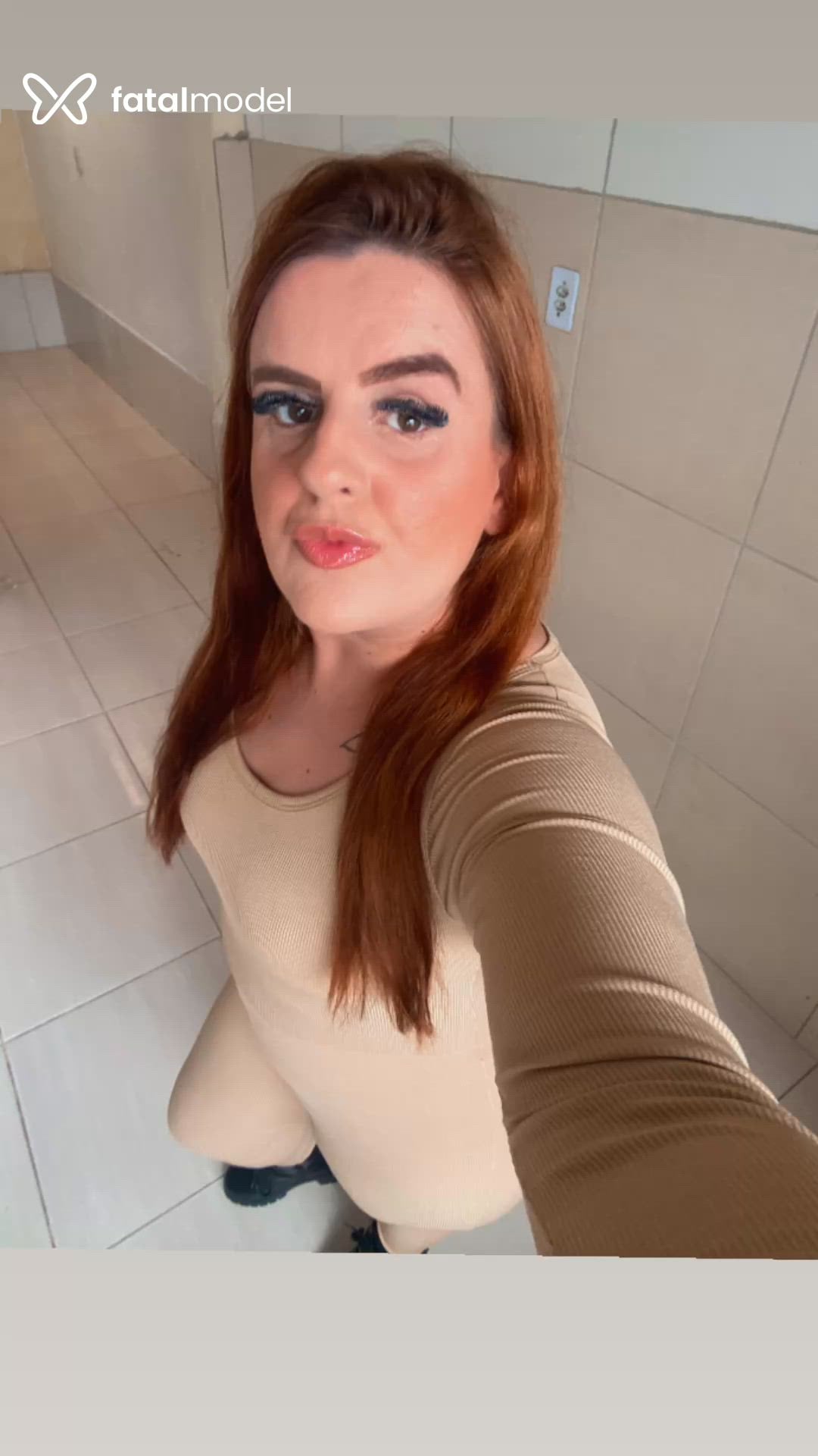Acompanhante mulher ruiva (o) de olhos mel - Gaby Reis