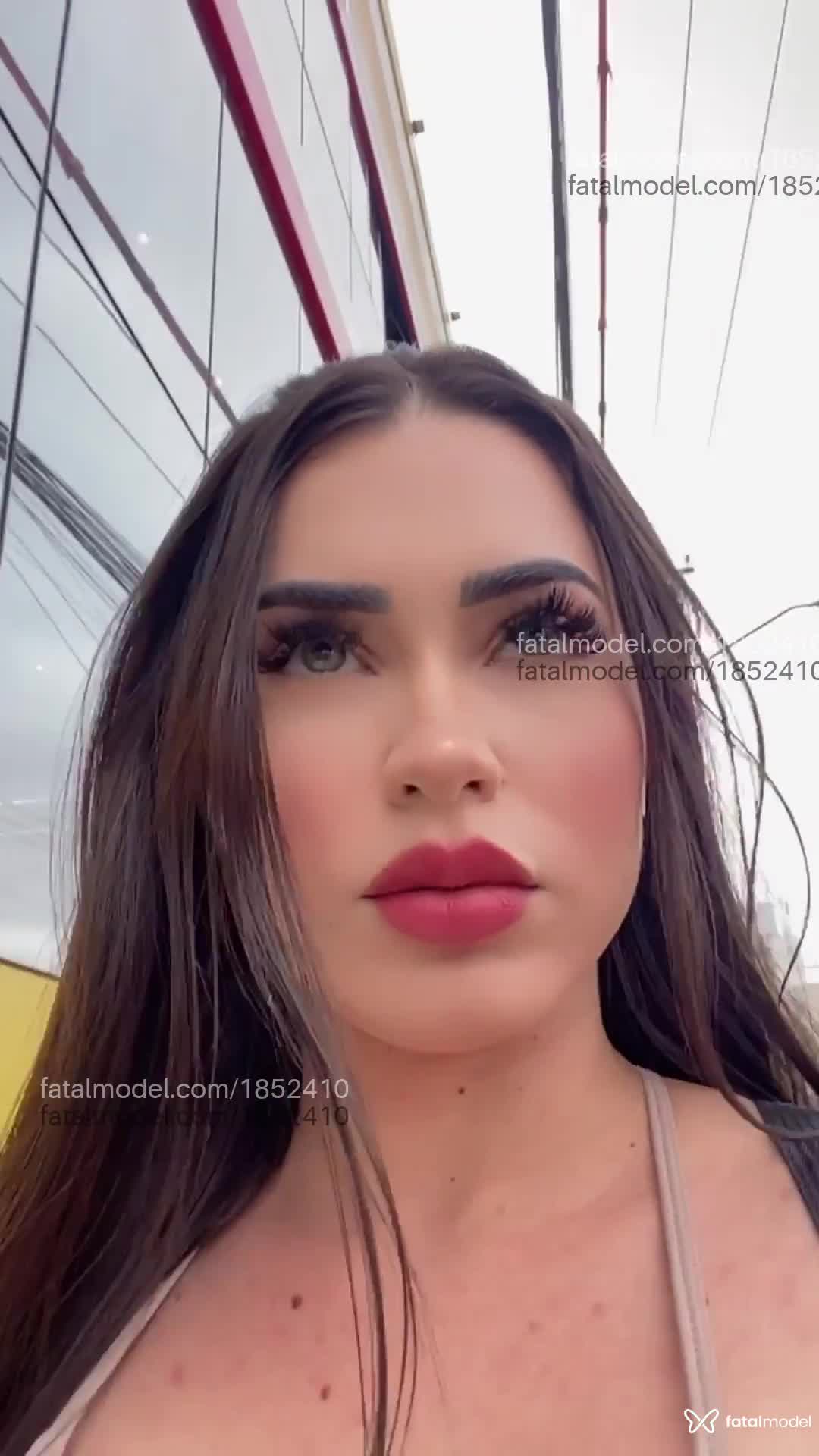 Acompanhante mulher com cabelo castanho de olhos verdes em São Paulo - Juliana Sampaio