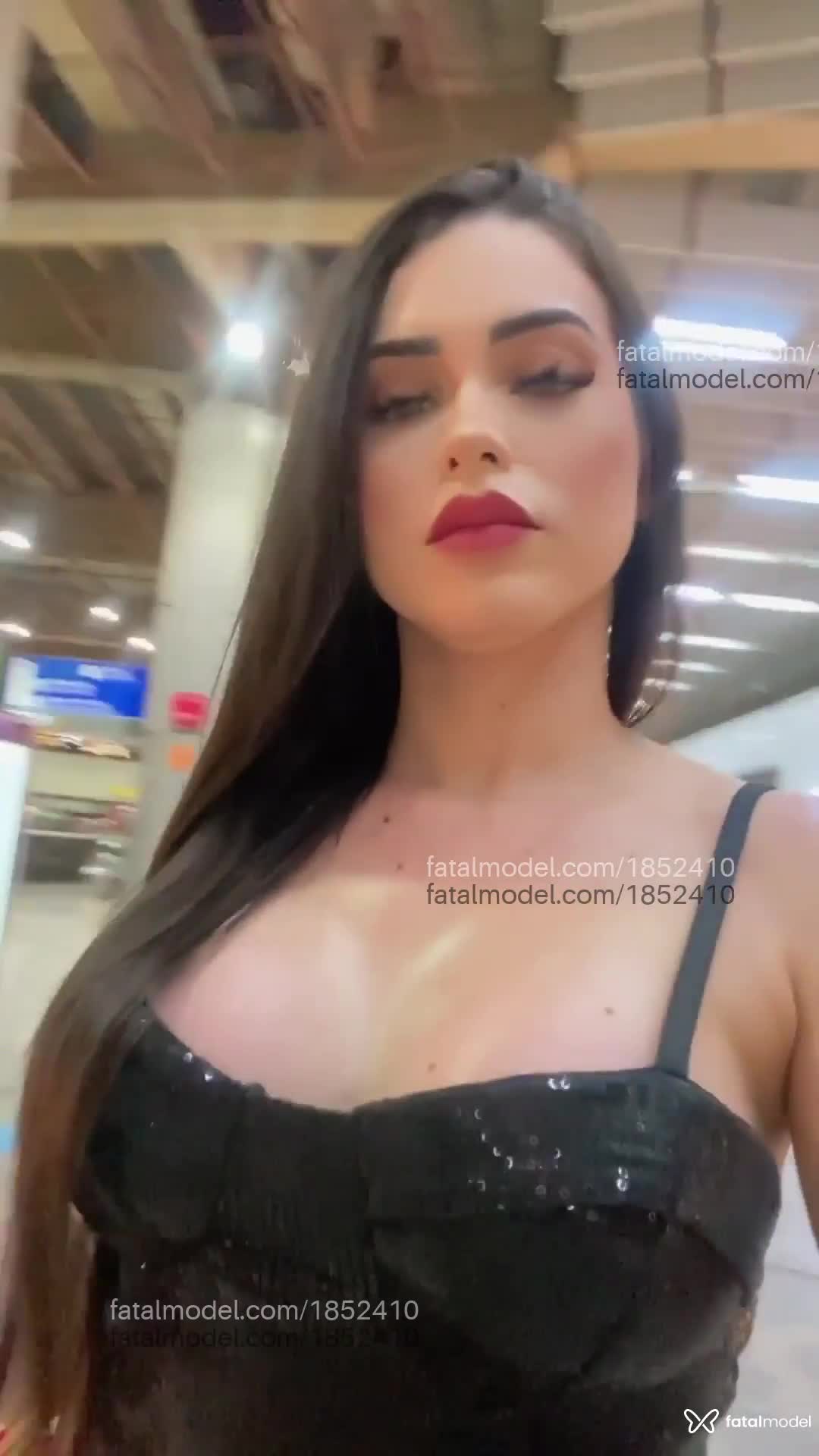 Acompanhante mulher com cabelo castanho de olhos verdes em São Paulo - Juliana Sampaio