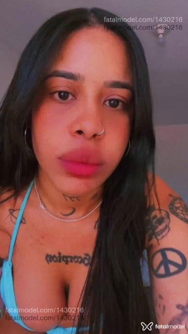 Acompanhante mulher morena (o) de olhos castanhos - Luiza