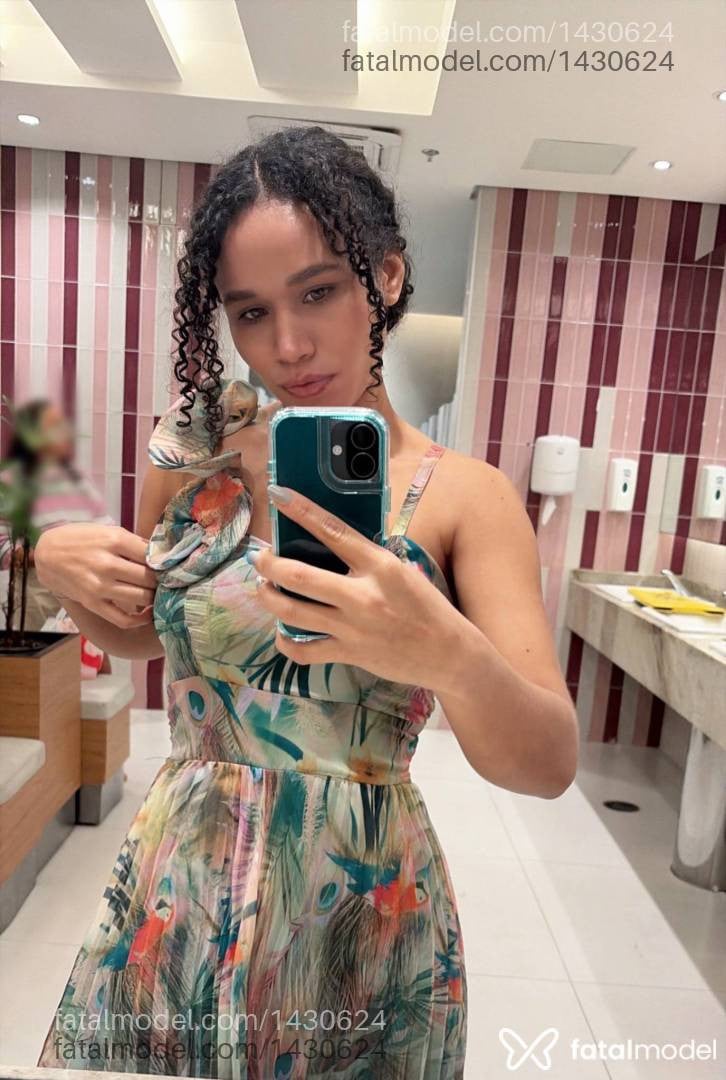 Acompanhante mulher com cabelo castanho de olhos mel - Fernanda