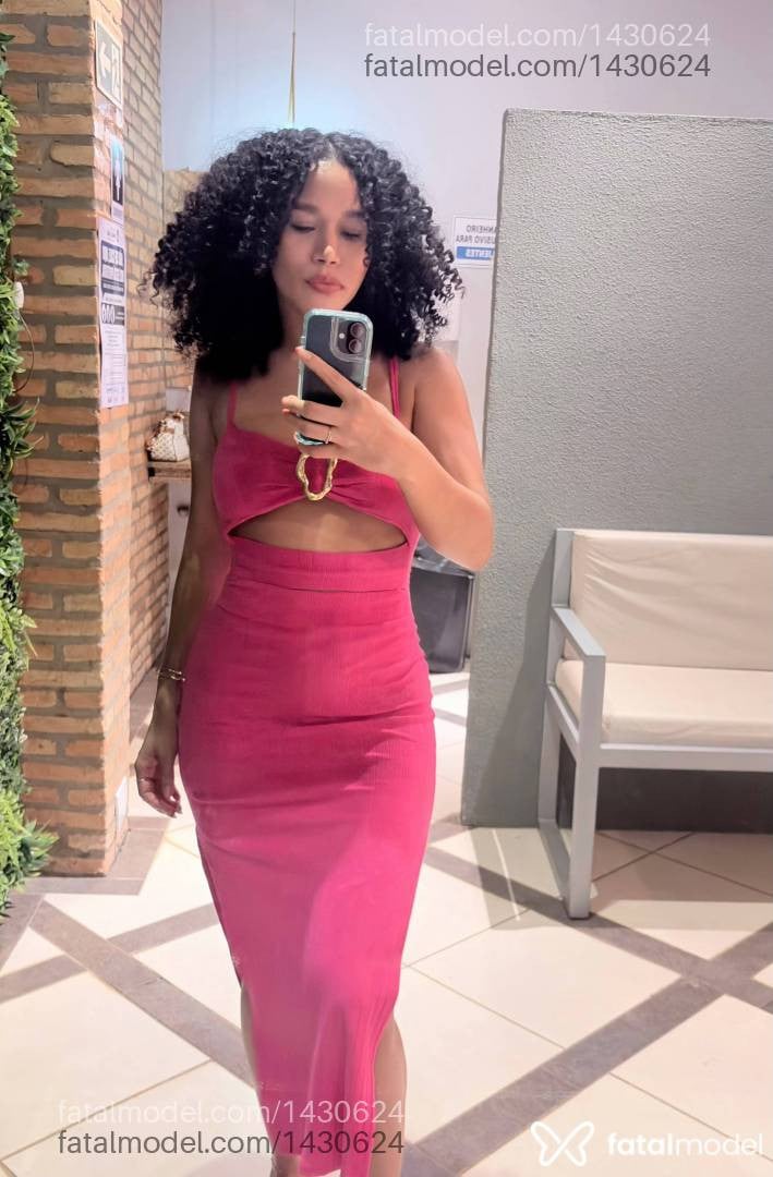 Acompanhante mulher com cabelo castanho de olhos mel - Fernanda