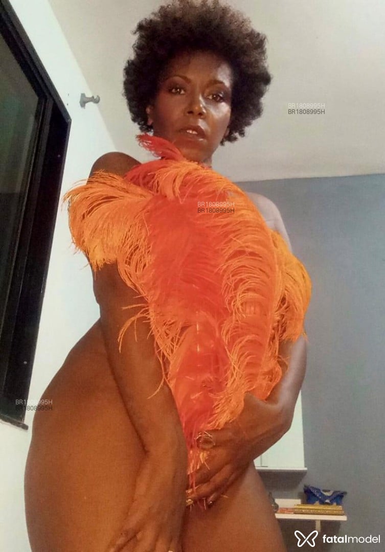 Acompanhante mulher com cabelo castanho de olhos mel em Rio de Janeiro Acompanhante mulher com cabelo castanho de olhos mel em Rio de Janeiro - Deva Kali