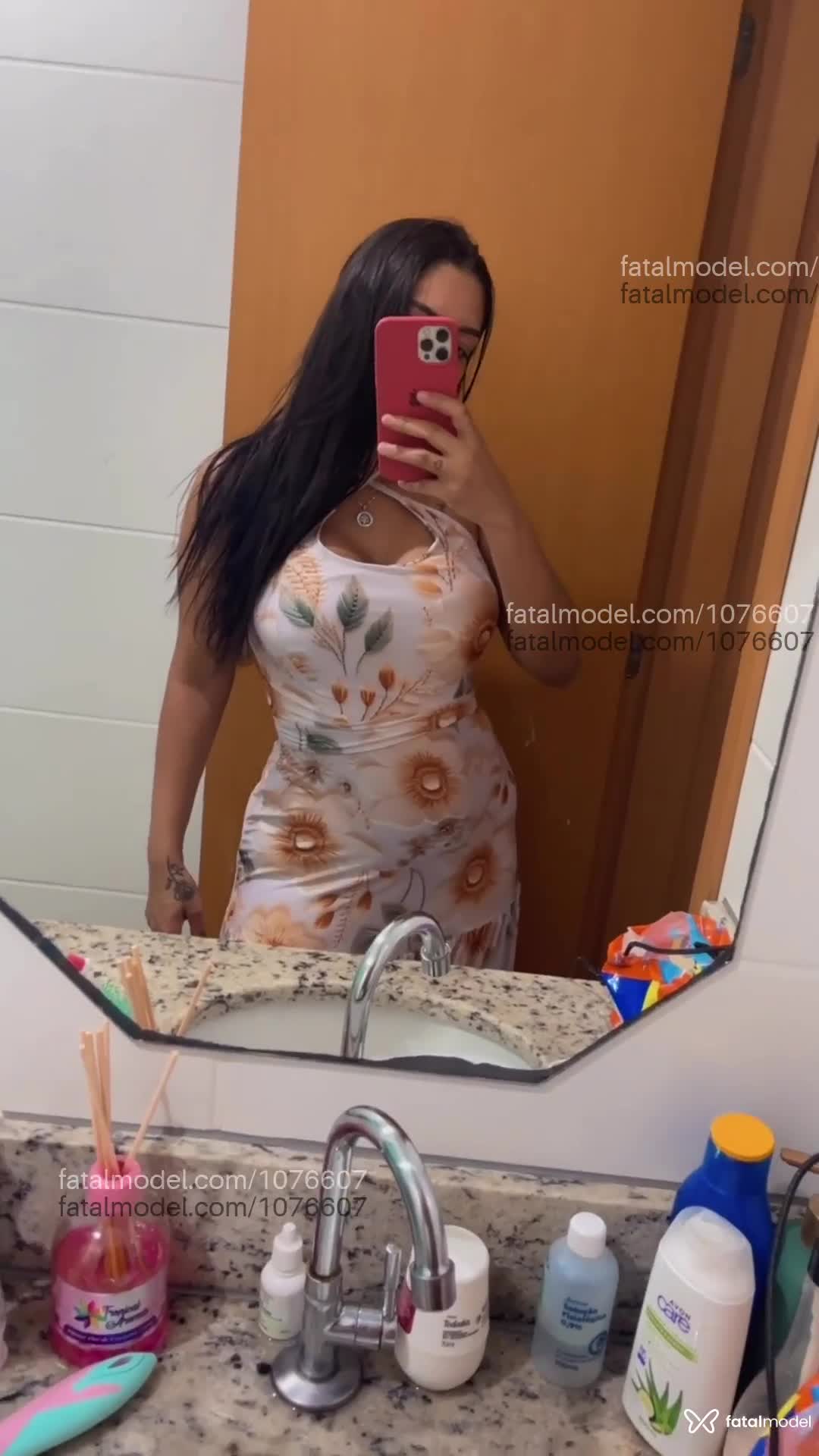 Acompanhante mulher morena (o) de olhos pretos em Belo Horizonte Acompanhante mulher morena (o) de olhos pretos em Belo Horizonte - Yasmim