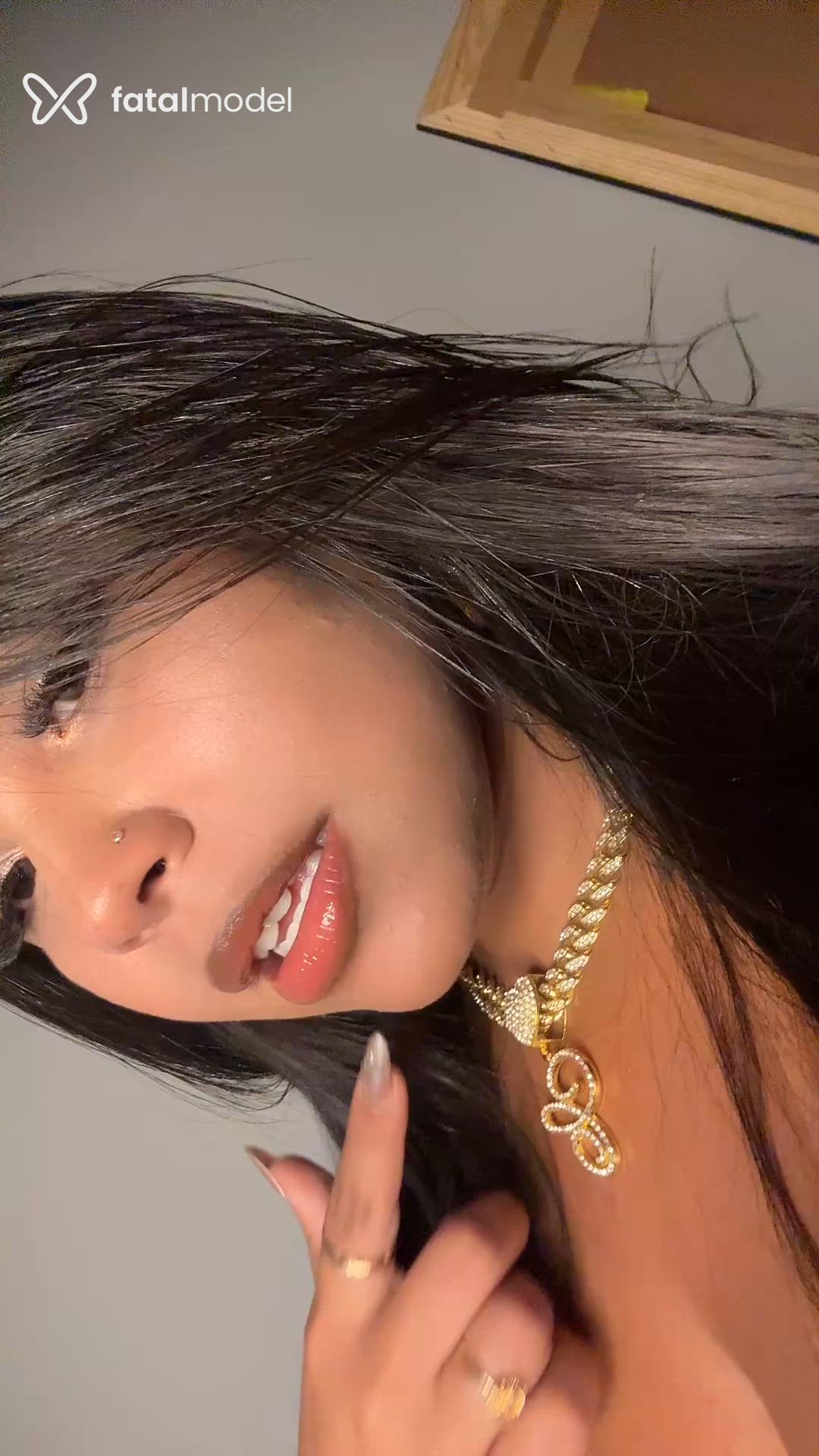 Acompanhante mulher morena (o) de olhos mel - Nicole