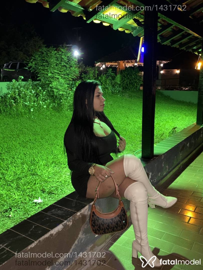 Acompanhante mulher morena (o) de olhos mel - Nicole