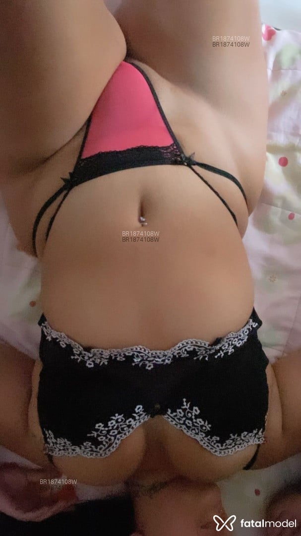 Acompanhante mulher morena (o) de olhos pretos em Porto Alegre Acompanhante mulher morena (o) de olhos pretos em Porto Alegre - Agathá
