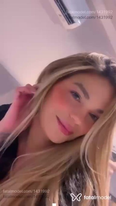 Acompanhante mulher loira (o) de olhos verdes - Melyssa