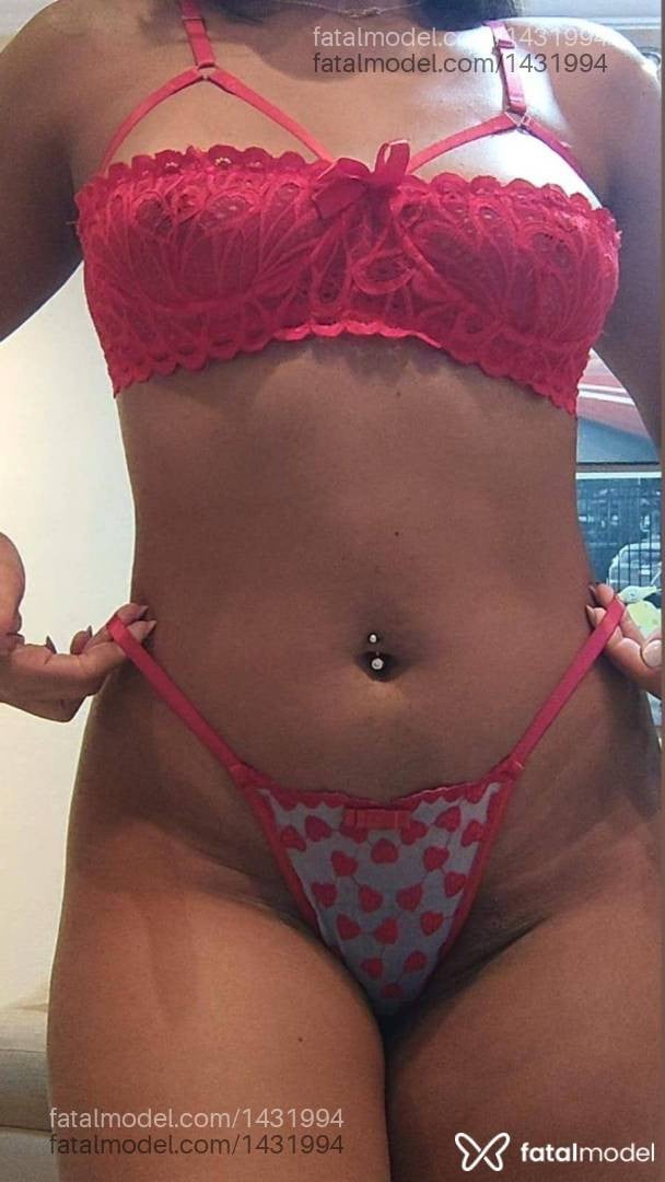 Acompanhante mulher morena (o) de olhos pretos - Lara