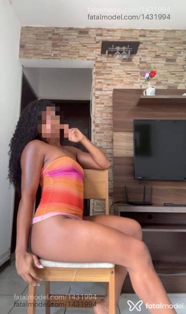 Acompanhante mulher morena (o) de olhos pretos - Lara