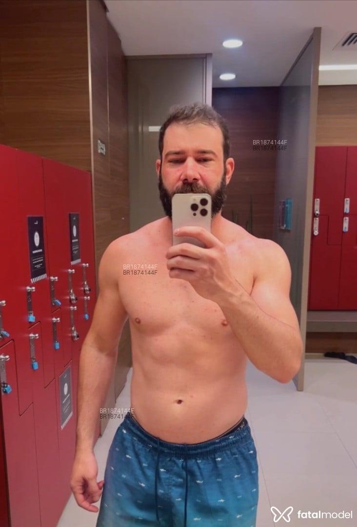 Acompanhante homem morena (o) de olhos pretos - Gustavo Acompanhante homem morena (o) de olhos pretos - Gustavo