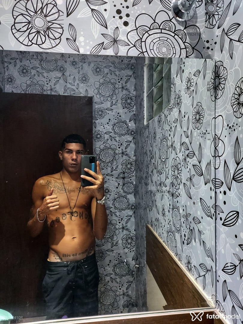 Acompanhante homem morena (o) de olhos castanhos em Rio de Janeiro Acompanhante homem morena (o) de olhos castanhos em Rio de Janeiro - Leonardo