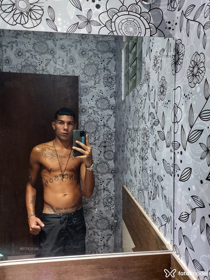 Acompanhante homem morena (o) de olhos castanhos em Rio de Janeiro Acompanhante homem morena (o) de olhos castanhos em Rio de Janeiro - Leonardo