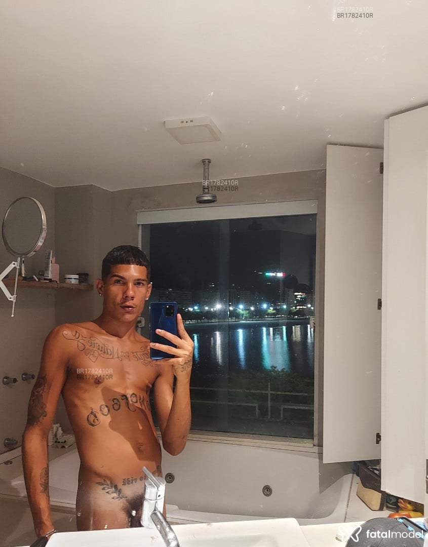 Acompanhante homem morena (o) de olhos castanhos em Rio de Janeiro Acompanhante homem morena (o) de olhos castanhos em Rio de Janeiro - Leonardo