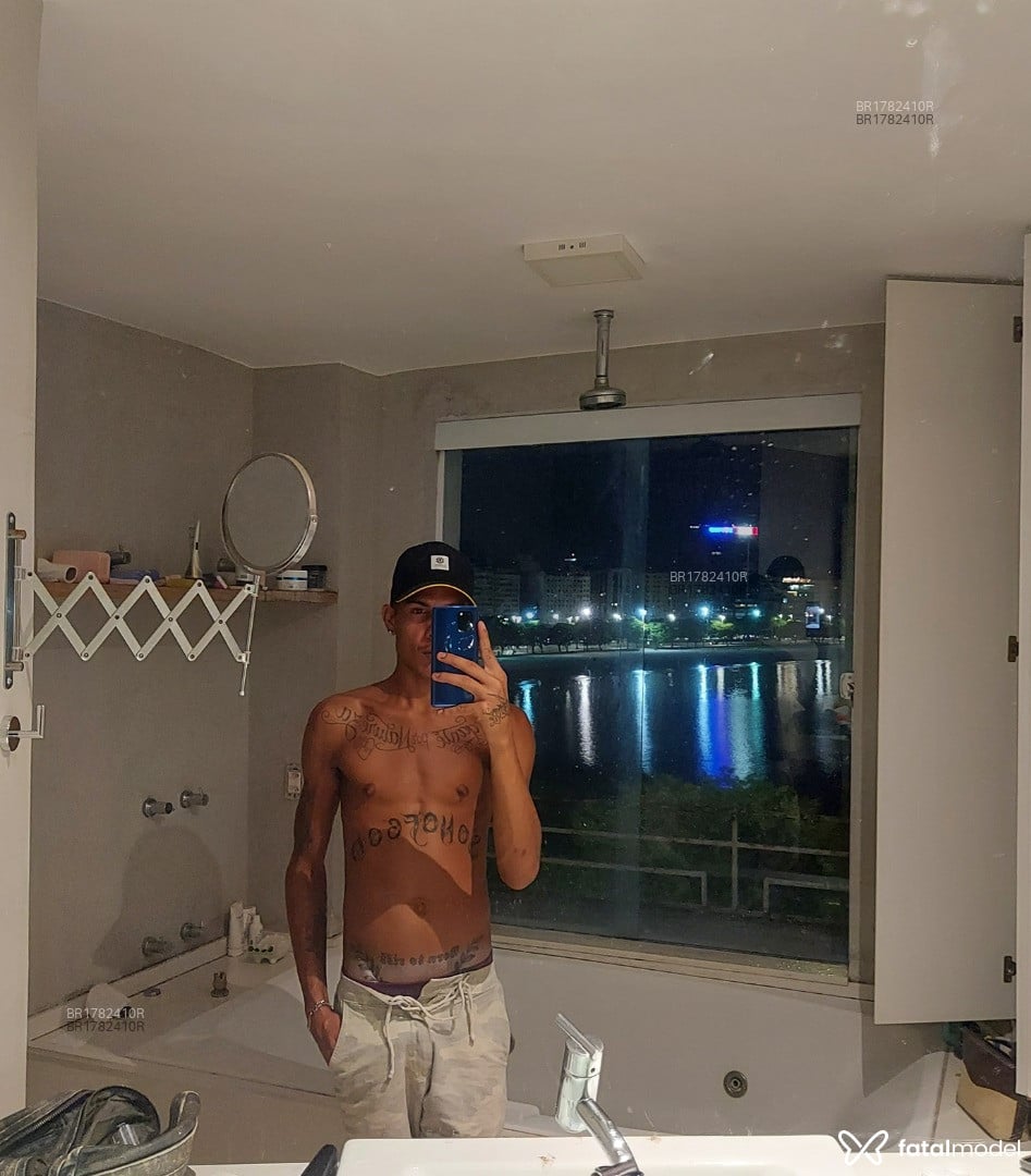 Acompanhante homem morena (o) de olhos castanhos em Rio de Janeiro Acompanhante homem morena (o) de olhos castanhos em Rio de Janeiro - Leonardo