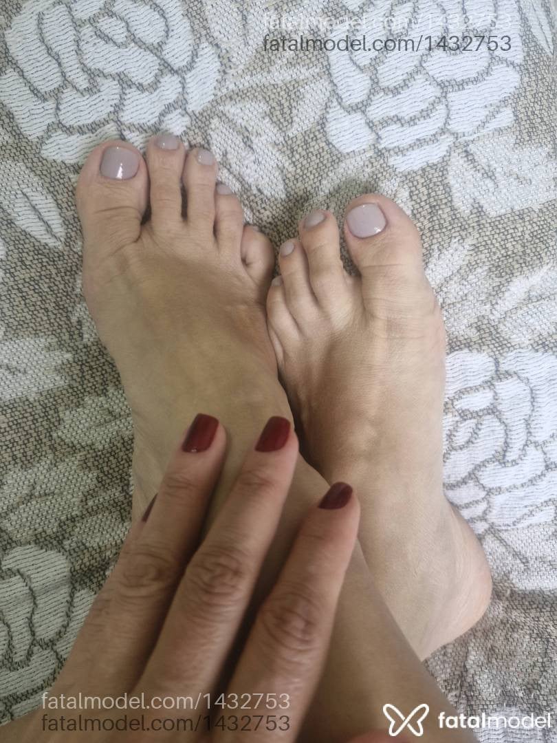 Acompanhante mulher com cabelo castanho de olhos castanhos - Lavinia